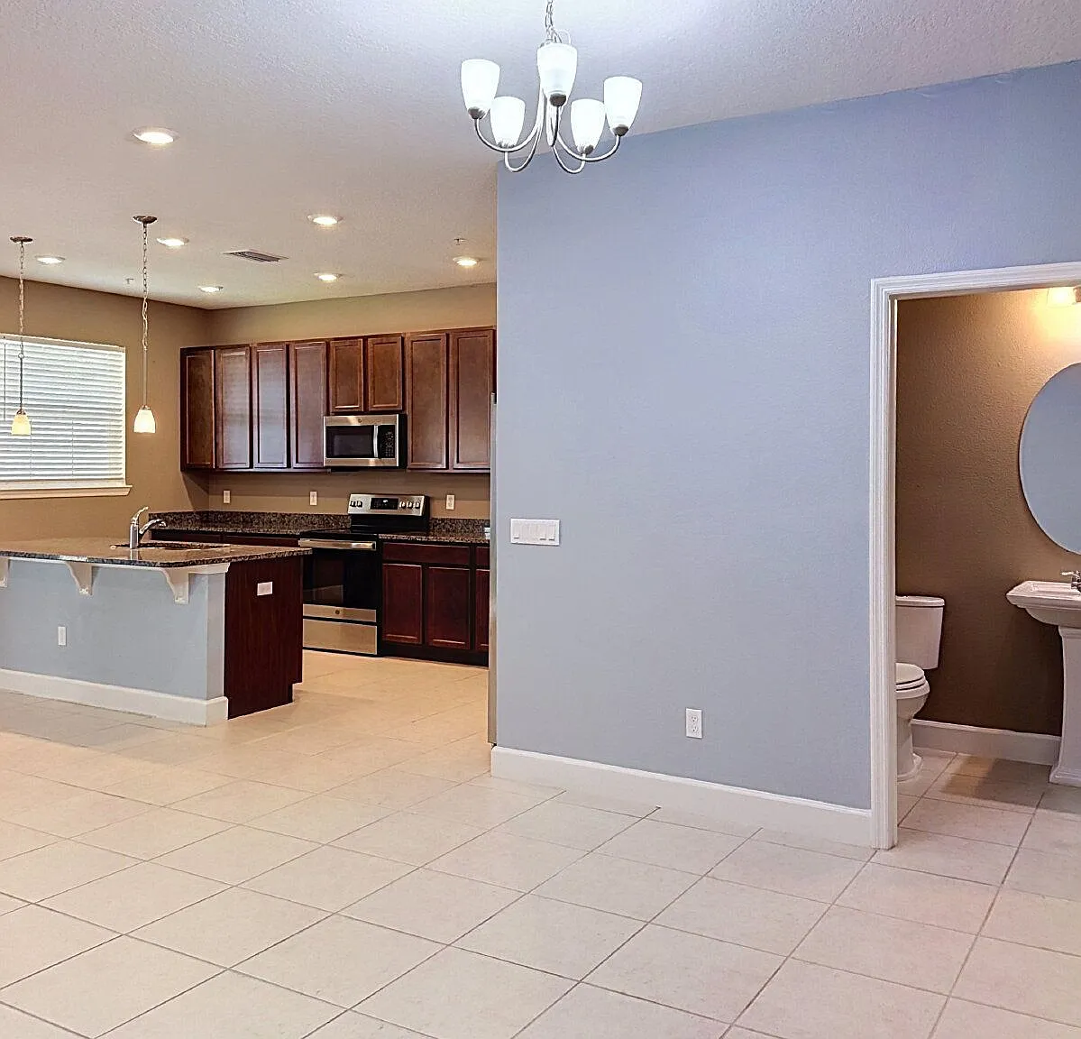3 bed, 2.5 bath, 1855 sqft, $2,400 — Photo 4