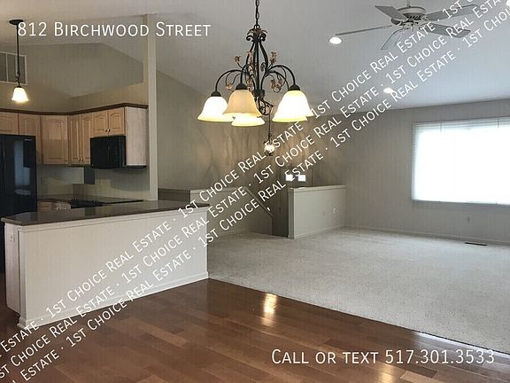 3rd image of 812 Birchwood St