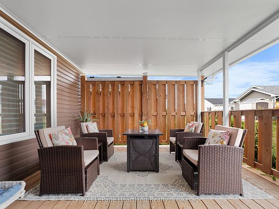 3rd image of 8 Windward Way N