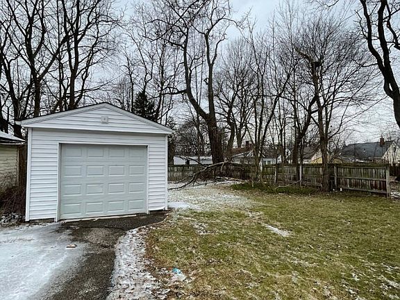 5th image of 75 Dewhurst Ave