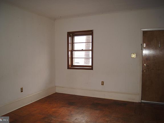 4th image of 36 N Mulberry St