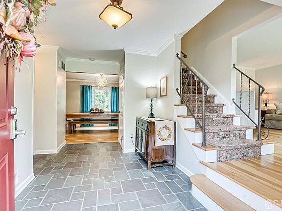 5th image of 95 Tall Oaks Dr