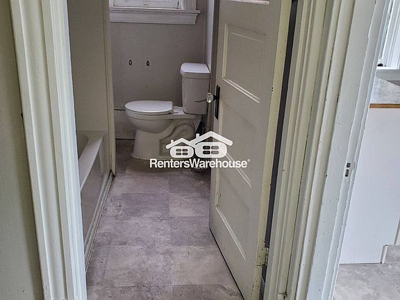 4th image of 3458 Alberta St #2