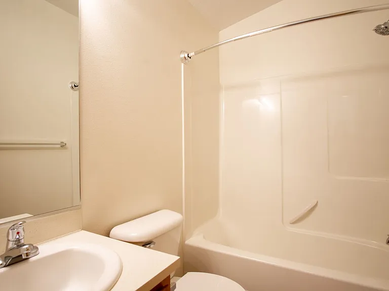 130 SE 105th Ave #C2 — Photo 7