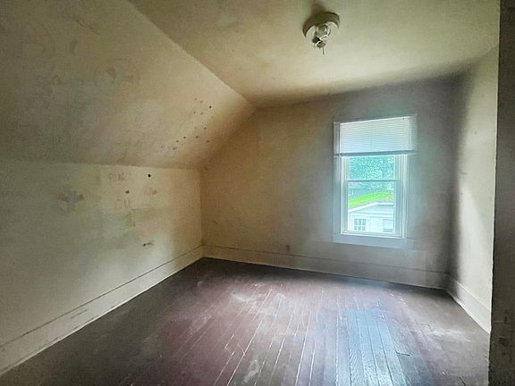 5th image of 305 W Telegraph St