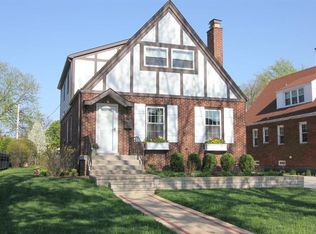 923 S Prospect Ave, Park Ridge, IL 60068