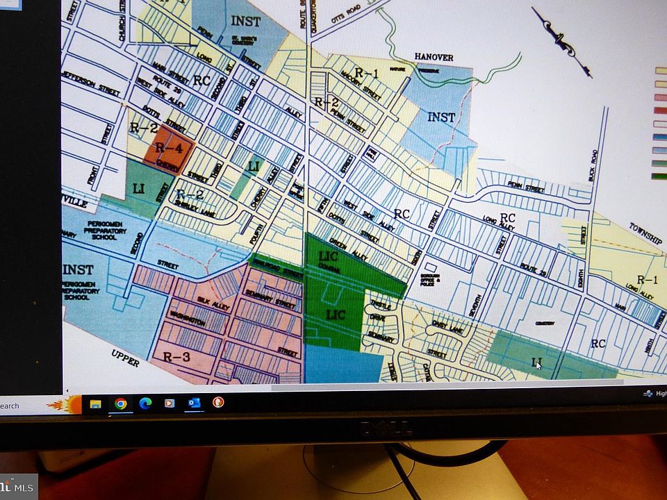 2nd image of 407 Railroad Ave