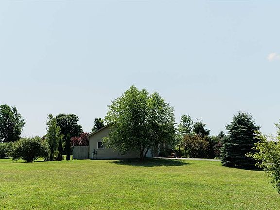 4th image of 849 Denie Ln