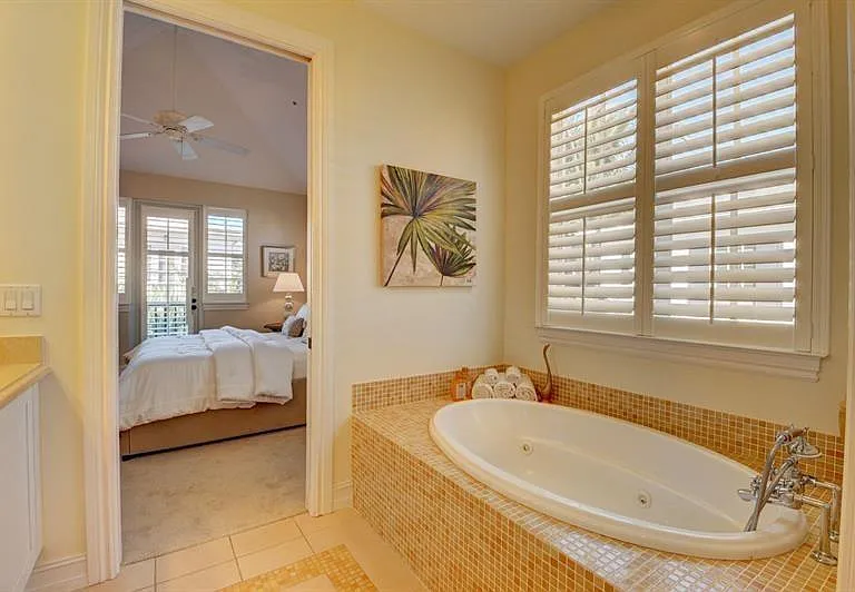 306 E Mallory Cir — Photo 24