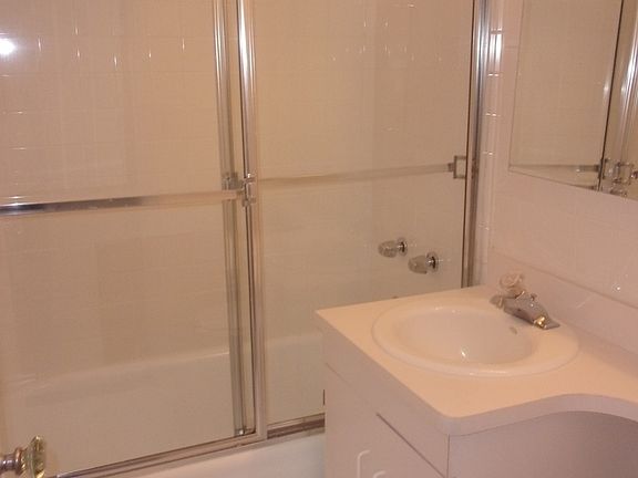 4th image of 108 E 38th St APT 1205