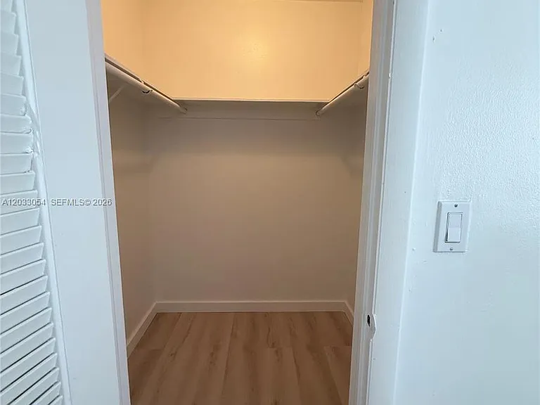 1235 Mariposa Ave #7 — Photo 8