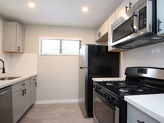 2nd image of 5201 Crawford St #4