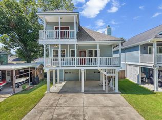 526 Pine Rd, Clear Lake Shores, TX 77565