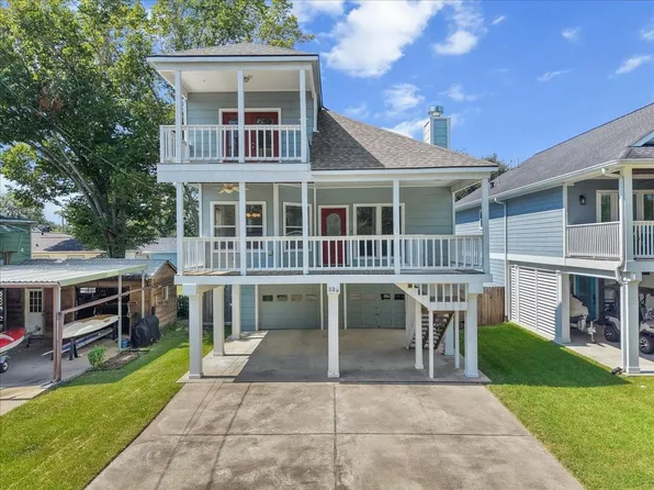 526 Pine Rd, Clear Lake Shores, TX 77565
