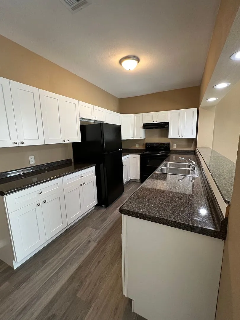 1605 W Common — Photo 2