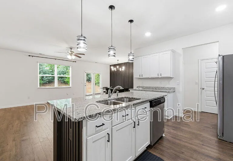 192 Hampton Cir — Photo 8