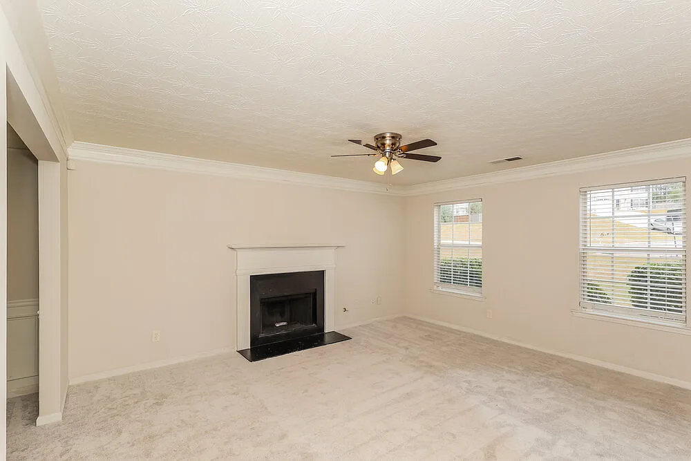 3 bed, 2.5 bath, 2222 sqft, $2,135 — Photo 4