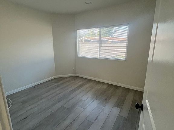 4th image of 1424 Encino Ave #7