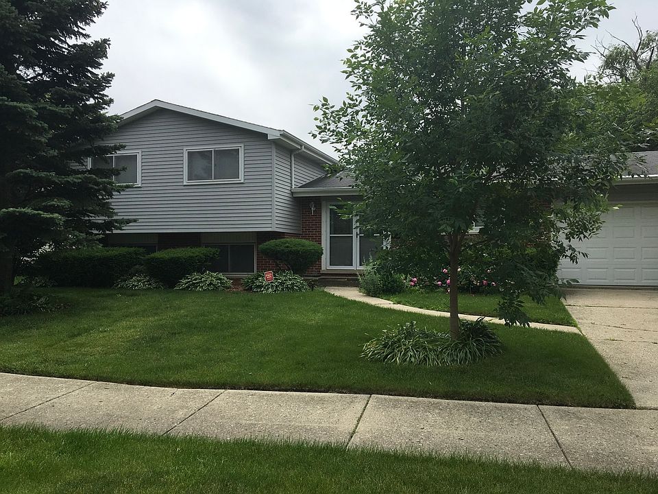 1st image of 1407 W Roanoke Dr