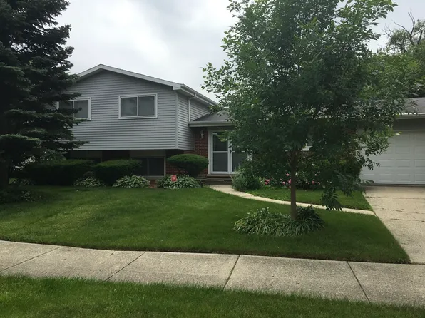 1407 W Roanoke Dr, Arlington Heights, IL 60004