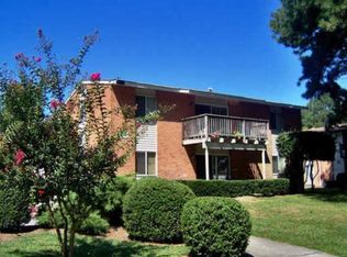 681 Antrim Dr APT 10B, Newport News, VA 23601