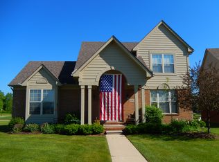 29301 Harrison Cir, Flat Rock, MI 48134