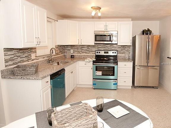 2nd image of 1409 Yale Dr