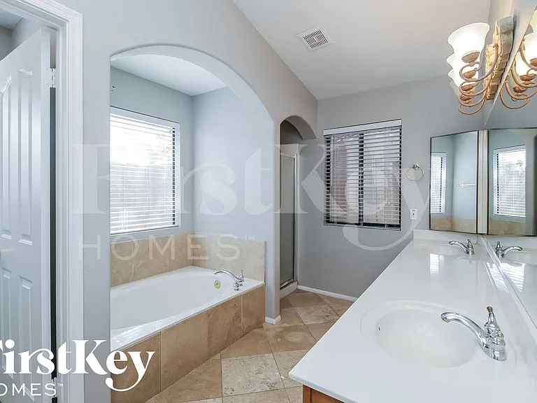306 E Vaughn Ave — Photo 10