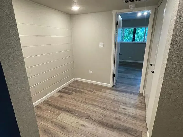 111 S Meldrum St #7 — Photo 10