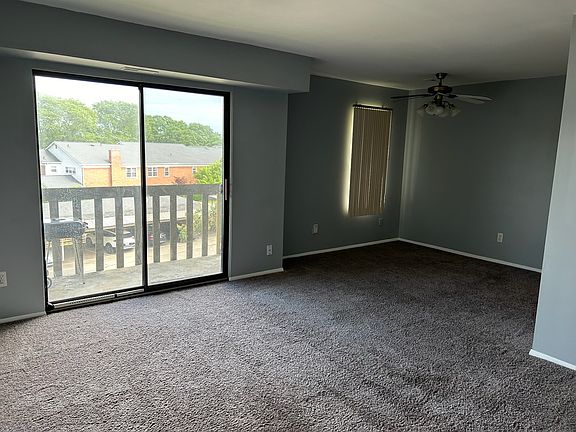 5th image of 32005 W Twelve Mile Rd APT N0-204