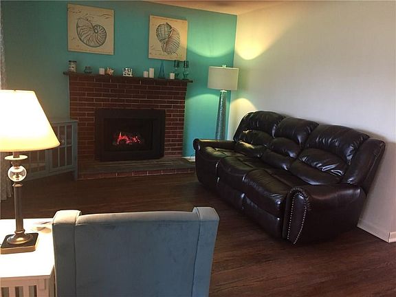 3rd image of 80 Orchard Hills Dr