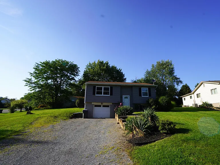 394 Mary St — Photo 4