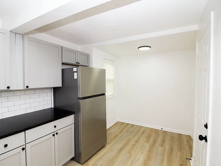 9107 Charlotte St — Photo 13