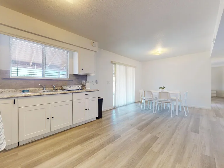 Kitchen & Dinning Area