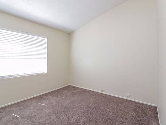 5th image of 44412 Meadow Grove St