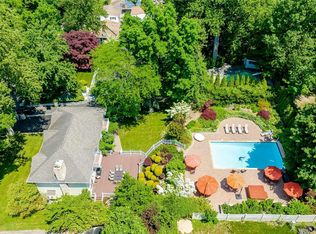 62 Old Tappan Rd, Glen Cove, NY 11542