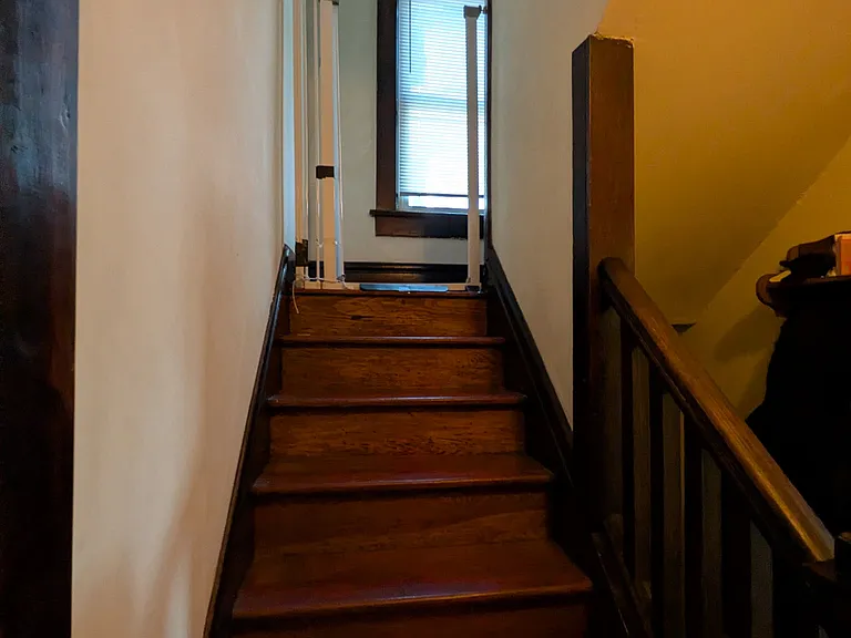 2430 Indianola Ave — Photo 12