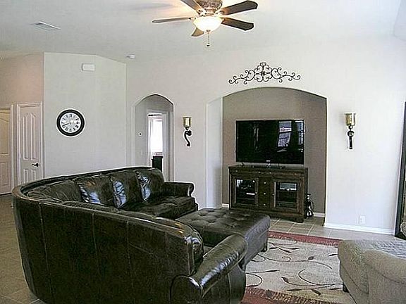 5th image of 4700 Oakview Dr