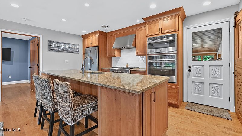 4th image of 541 Seven Hills Road