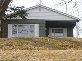 27220 Edgewater Dr, Edwardsburg, MI 49112