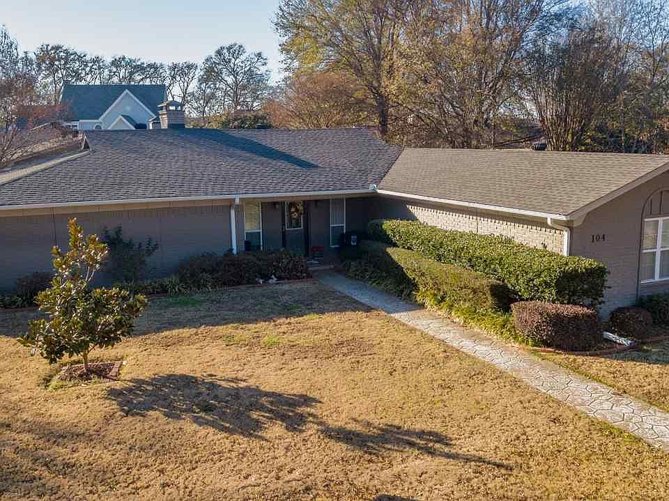 1st image of 104 Monterey Ln