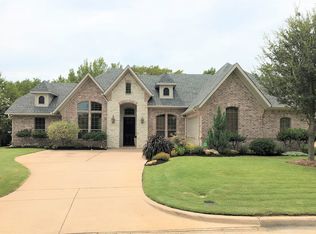 745 Trails End Cir, Hurst, TX 76054