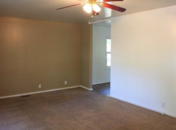 3rd image of 904 Southmoor Dr