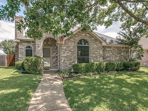 2nd image of 2816 Helen Ln