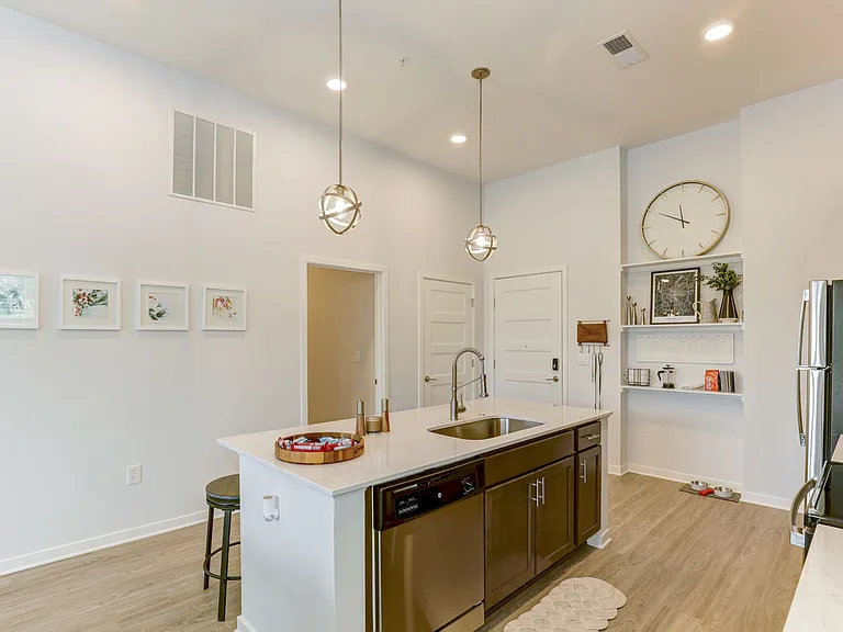 Pullman Pointe — Photo 29