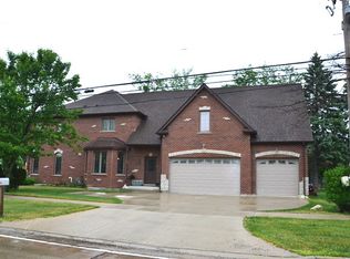 1902 E Euclid Ave, Mount Prospect, IL 60056