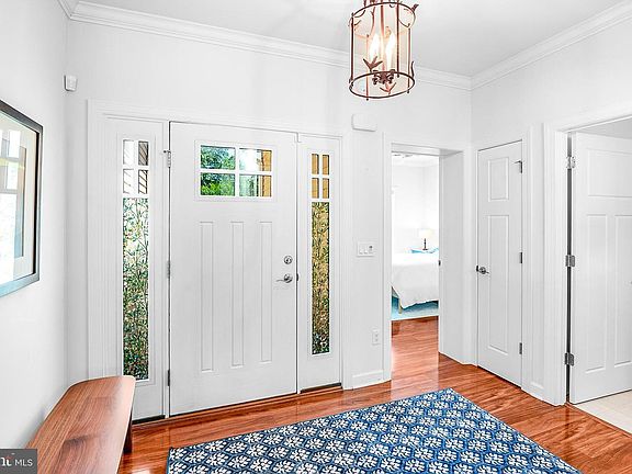 4th image of 109 W Marengo St