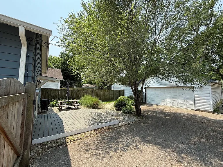 6136 Crittenden Ave — Photo 12