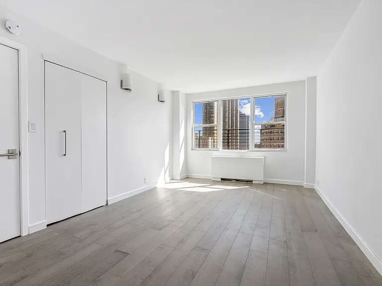 201 E 36th St #19D — Photo 13