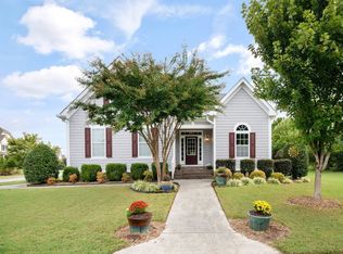 910 Queensdale Dr, Cary, NC 27519